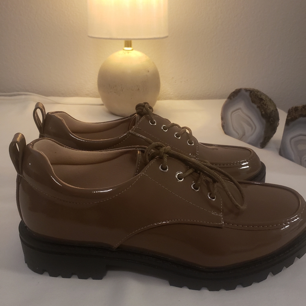 Journee Collection Women's Glossy Brown Oxfords